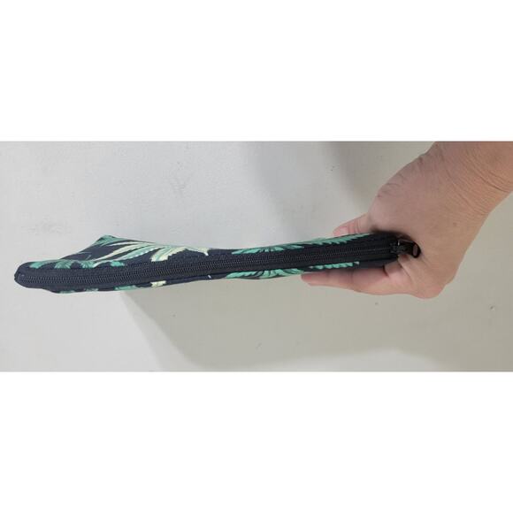 Marijuana Print Makeup Bag or Small Pouch Traveling Bag Stoner Stuff Bag NWOT - Picture 2 of 4